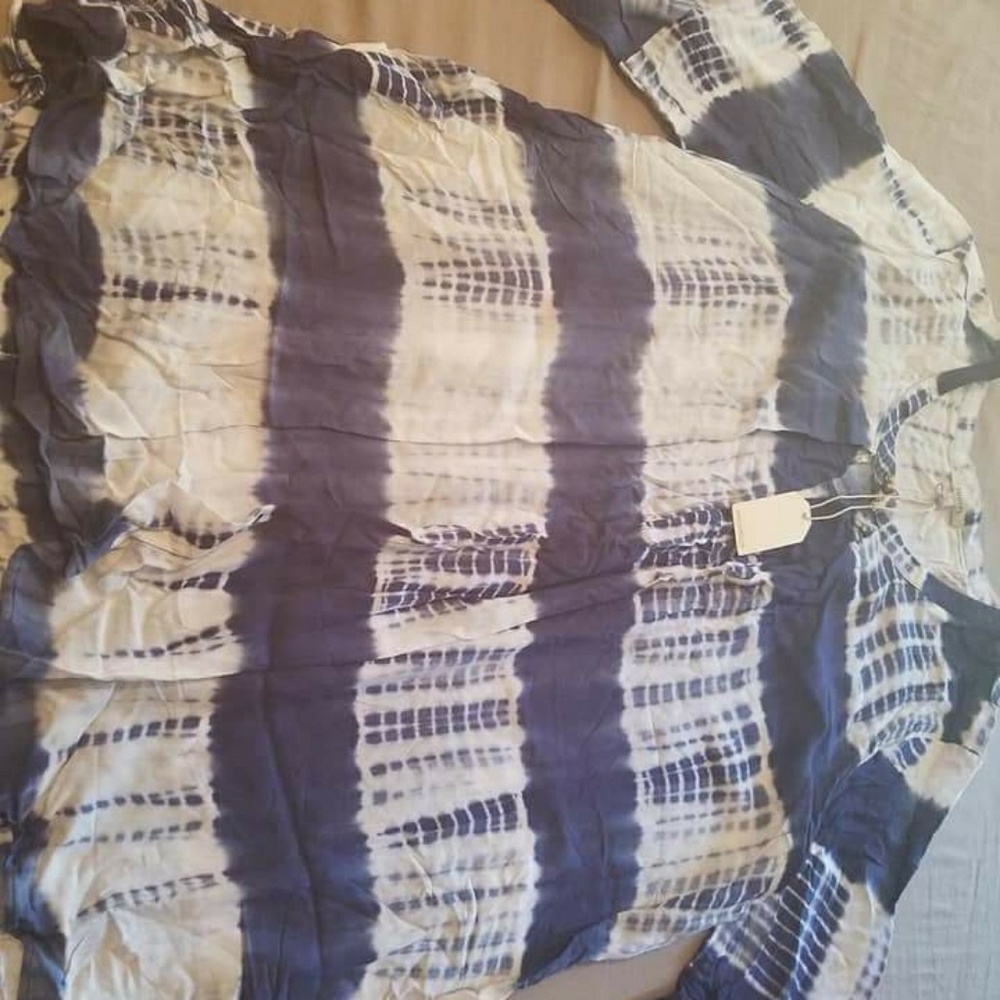 Women's bell sleeve top